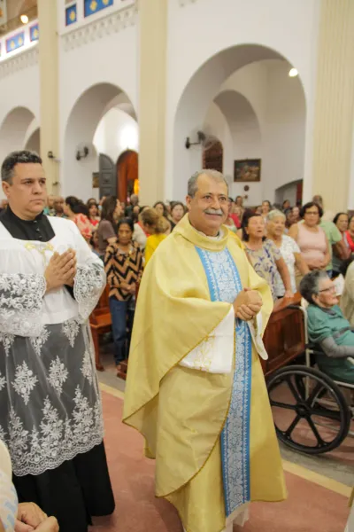 Terceiro dia da Novena: Benção das Chaves das Casas e dos Carros (Pe. Lucimar) - 8 de Agosto