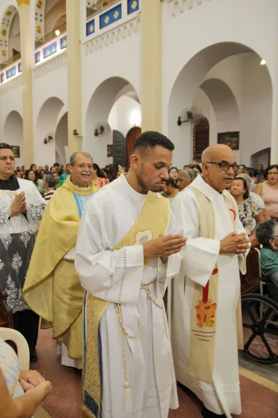 Terceiro dia da Novena: Benção das Chaves das Casas e dos Carros (Pe. Lucimar) - 8 de Agosto