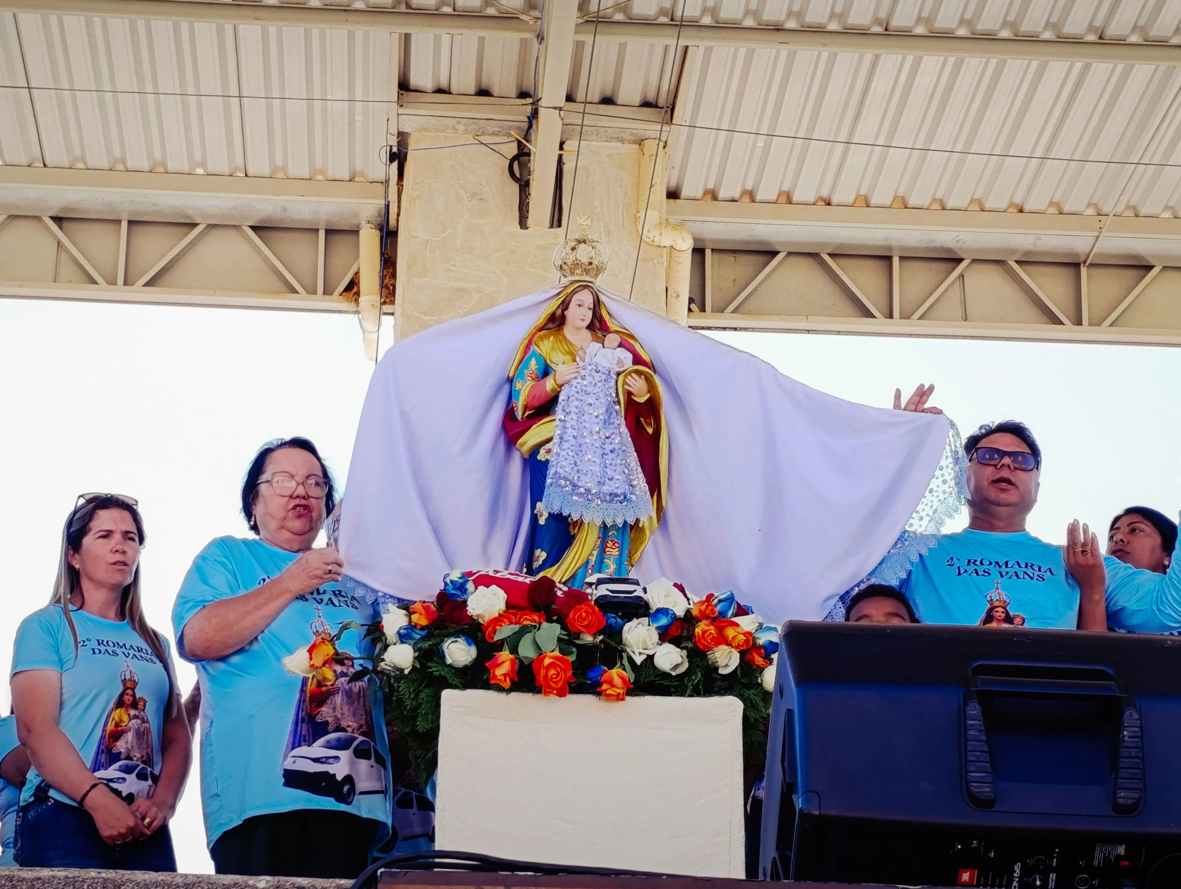 2ª Romaria das Vans reúne motoristas e famílias em homenagem a Nossa Senhora da Abadia